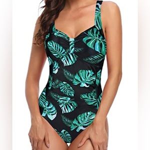 Daci black green tropical leaves ruched bathing suit size medium New With tags